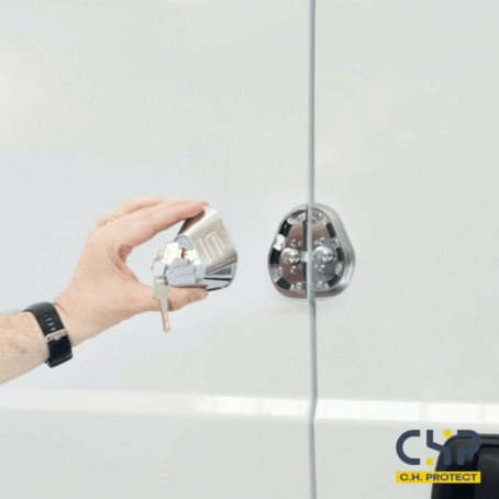 Serrure antivol pour utilitaires