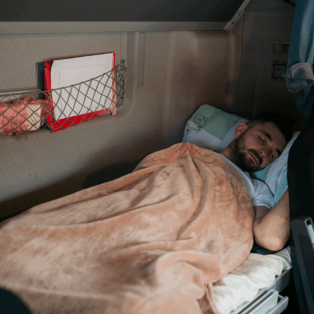 Chauffeur qui dort dans sa cabine